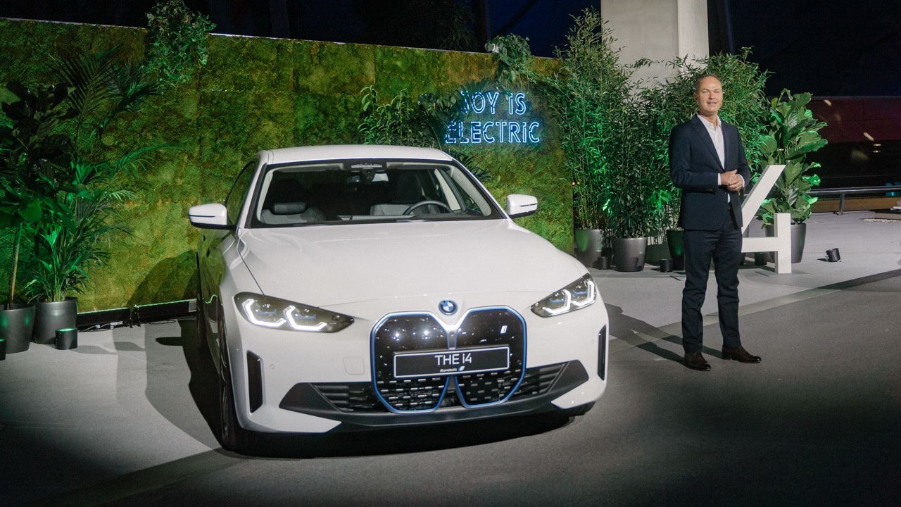 Как тебе такое Илон Маск: BMW досрочно начала поставки электрокаров i4 клиентам